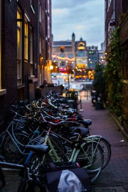 Amsterdam 'da büyük bir bisiklet parkı
