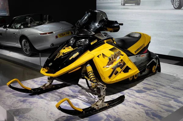 2002 Bombardero Ski Doo Zrev 800 Moto Nieve —  Fotos de Stock