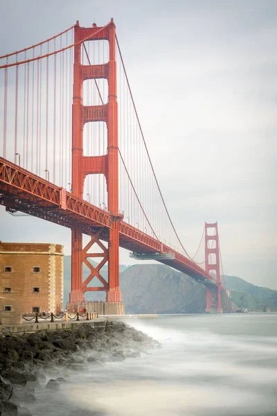 Uma Foto Vertical Majestosa Vista Ponte Golden Gate São Francisco — Fotografia de Stock