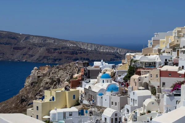 Een Luchtfoto Van Oia Dorpskusten Een Zonnige Dag Griekenland — Stockfoto