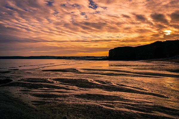 Захоплюючий Вид Захід Сонця Морі Під Помаранчевим Небом — стокове фото