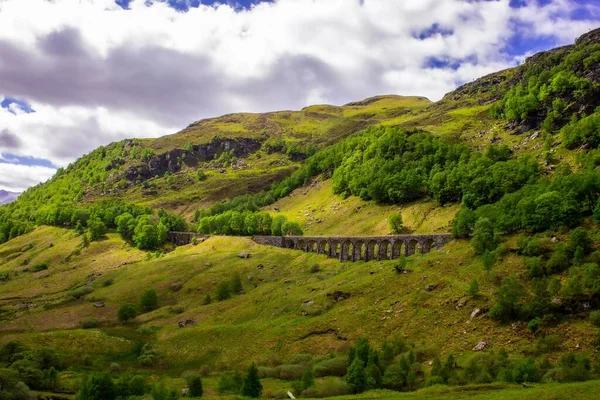 Uma Bela Paisagem Viaduto Nas Terras Altas Escocesas — Fotografia de Stock