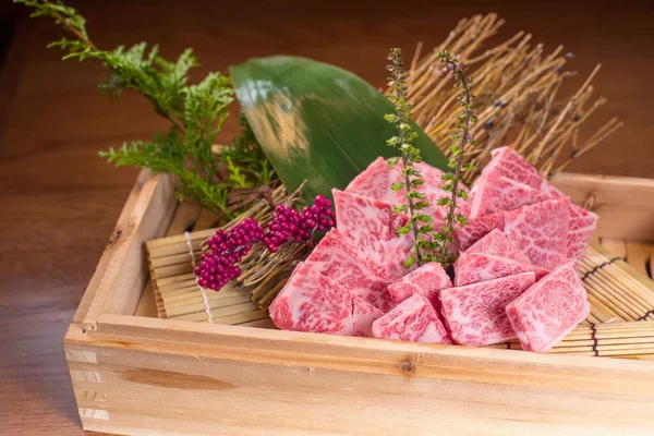 Close Shot Raw Marble Meat Pieces Wooden Tray Decorated Leaves — Stock Photo, Image