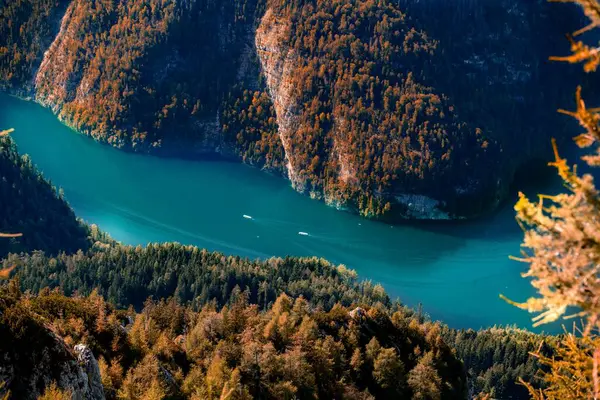 Luftaufnahme Eines Flusses Zwischen Bergen — Stockfoto