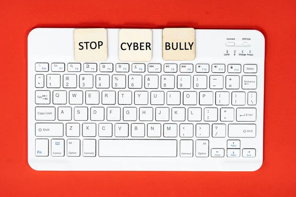 Layout Tastiera Piastrelle Legno Con Testi Stop Cyber Bully — Foto Stock