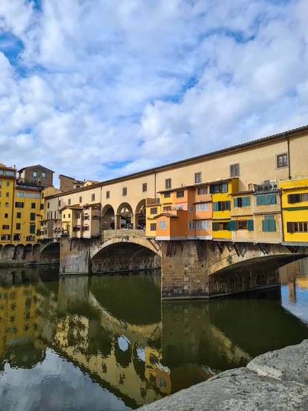 Tiro Vertical Ponte Vecchio Medieval Ponte Arqueada Com Edifícios — Fotografia de Stock