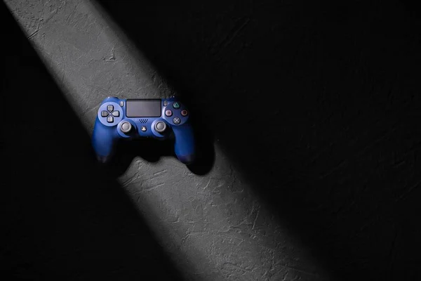 Playstation Kék Vezérlő Felső Nézete Fekete Háttérrel Oldalfénnyel — Stock Fotó