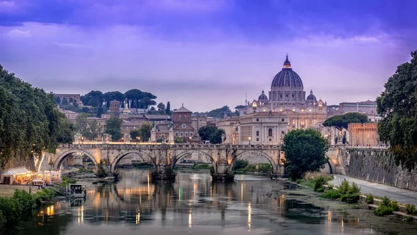 Günbatımında Vatikan Nehri — Stok fotoğraf