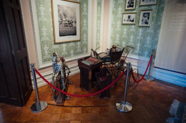 Galway, İrlanda 'daki Kylemore Manastırı' nın içindeki Gotik Kilisesi.