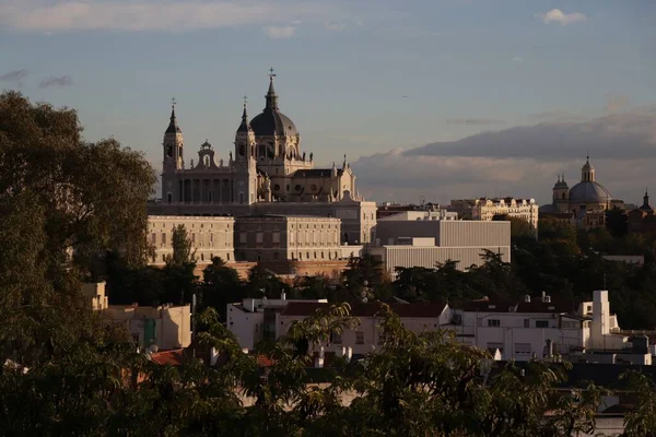 Katedralen Saint Mary Royal Almudena Madrid Spanien Vid Solnedgången — Stockfoto