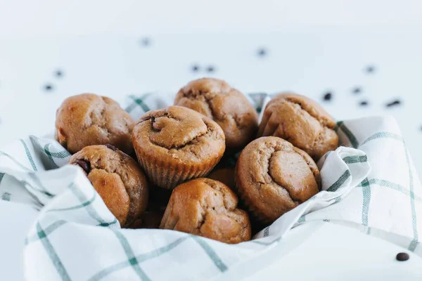 Egy Közelkép Áfonyás Muffinokról Fehér Alapon — Stock Fotó