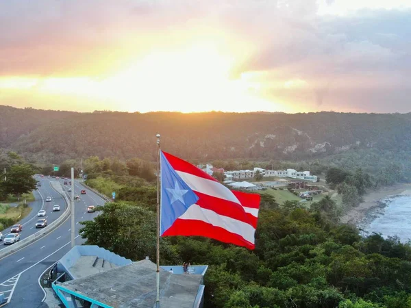 Primer Plano Aéreo Bandera Puerto Rico Ondeando Aire Atardecer —  Fotos de Stock