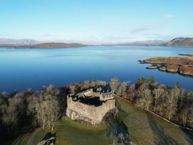 Oban, İskoçya, İngiltere yakınlarındaki Dunstaffnage Kalesi 'nin hava görüntüsü.