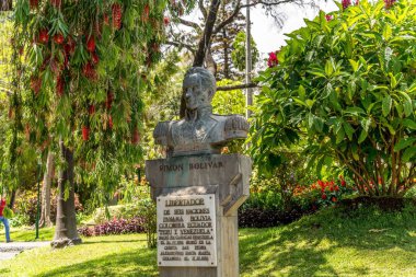 Simon Bolivar 'ın büst heykeli Madeira' daki Funchal belediye bahçesinde.