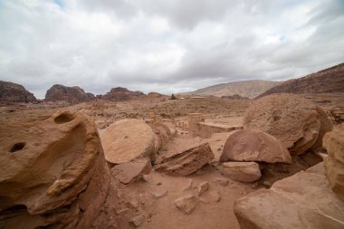 Güneşli bir günde Petra, Ürdün 'deki antik harabelerin yakın çekimi.