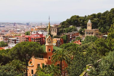 Barcelona, Park Guell 'deki Gaudi Müzesi' nin güzel bir fotoğrafı.