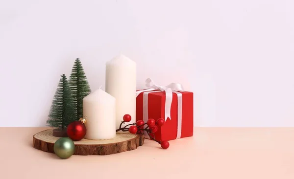 Een Achtergrond Ontwerp Met Kerstversiering Kaarsen — Stockfoto