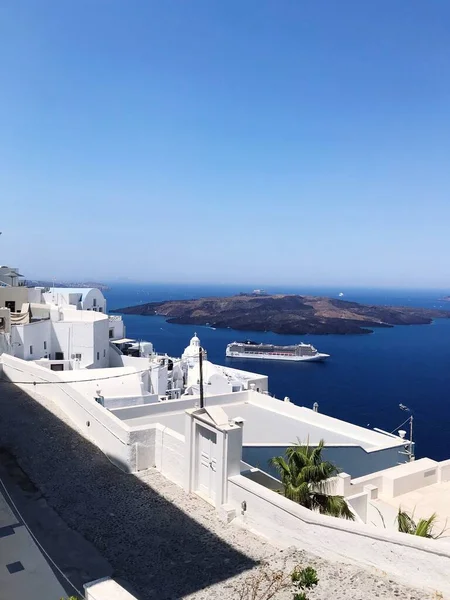 Vertikal Bild Båt Egeiska Havet Med Blå Himmel Bakgrunden Grekland — Stockfoto
