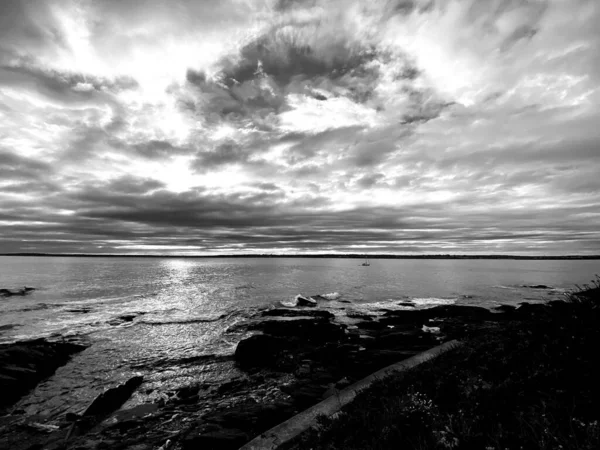 モノクロのロードアイランド州の海岸 — ストック写真