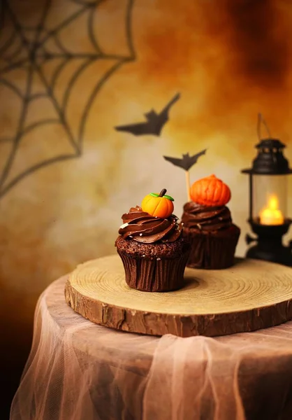 Ein Vertikaler Schuss Von Kürbis Schokolade Cupcakes Halloween — Stockfoto