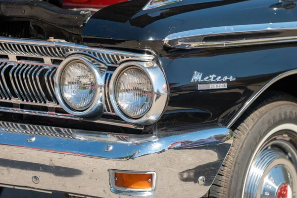 Передня Частина Фари Блакитного Вінтажного Автомобіля Mercury Meteor Шоу — стокове фото