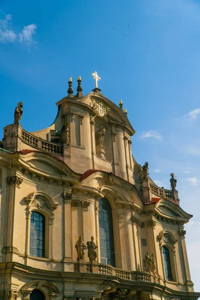 Gyönyörű Kilátás Nyílik Szent Miklós Chruch Prágában Csehországban — Stock Fotó