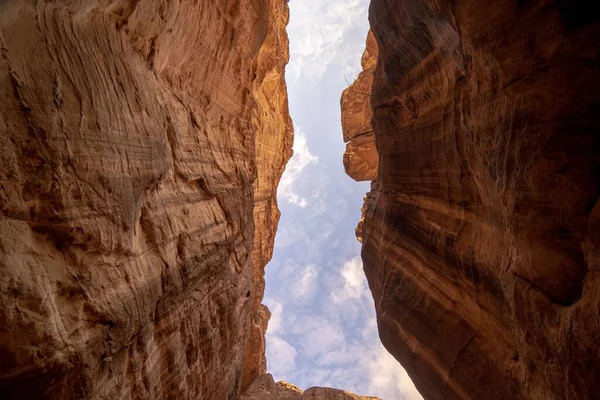 Низкоугольный Вид Красивые Горы Петра Иордания — стоковое фото