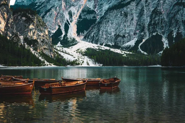 Die Schaukelnden Holzboote Des Pragser Sees Den Dolomiten Südtirol Italien — Stockfoto