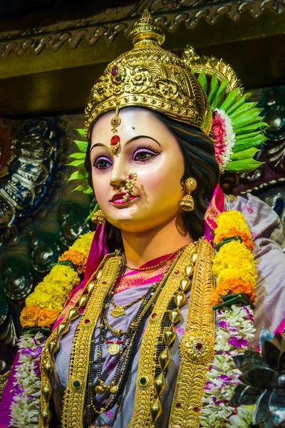 Вертикальный Снимок Прекрасного Идола Маа Дурги Которому Поклоняются Мандале Мумбаи — стоковое фото