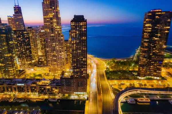 Gün Batımında Altın Işıkları Olan Bir Chicago Gökyüzü — Stok fotoğraf
