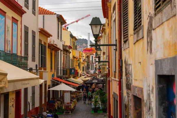 Narrow Street Surrounded Buildings Madeira — Stock Photo, Image