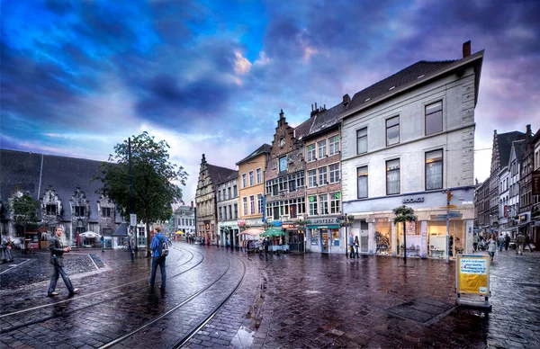 Живописный Вид Улицу Покрытую Дождевой Водой Найденную Генте Бельгия — стоковое фото