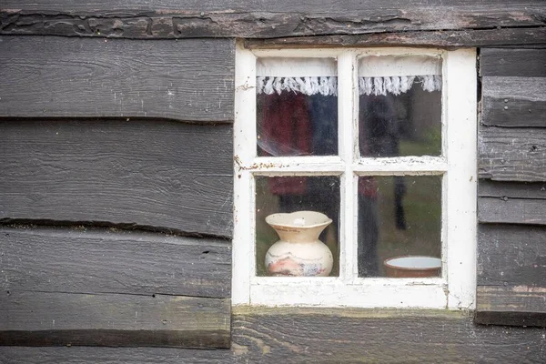 Вид Окно Деревянной Стене Старого Здания — стоковое фото
