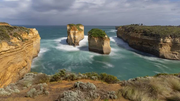 Vacker Utsikt Över Havet Nära Bergen Victoria Australien — Stockfoto