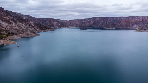 Arjantin Deki Valle Grande Bir Baraj Manzarası Turkuaz Sularıyla Kayalık — Stok fotoğraf