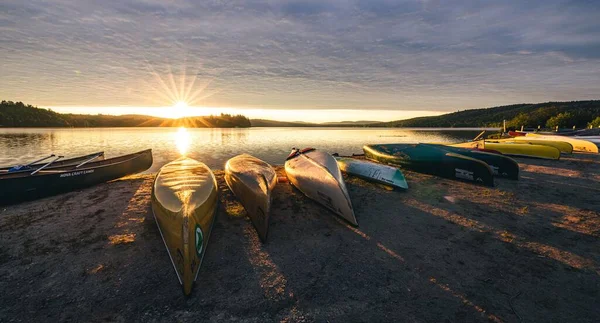 オンタリオ州アルゴンキン湖の日の出カナダ — ストック写真