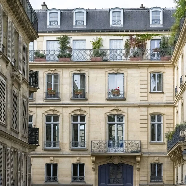 아름다운 건물들 11E Arrondissement — 스톡 사진