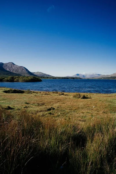 Vertikální Záběr Krajiny Národním Parku Connemara Irsku — Stock fotografie