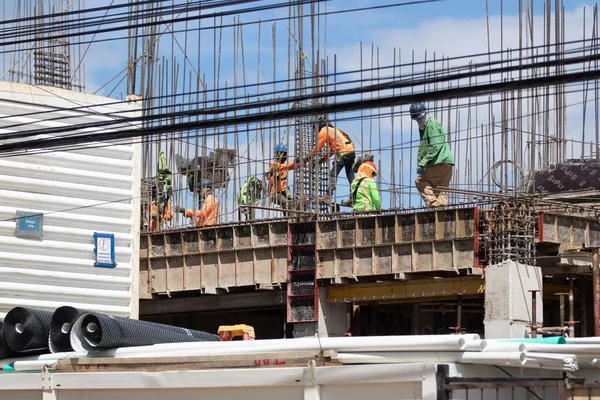コスタリカのサンノゼにある建物で働く建設労働者の近景 — ストック写真