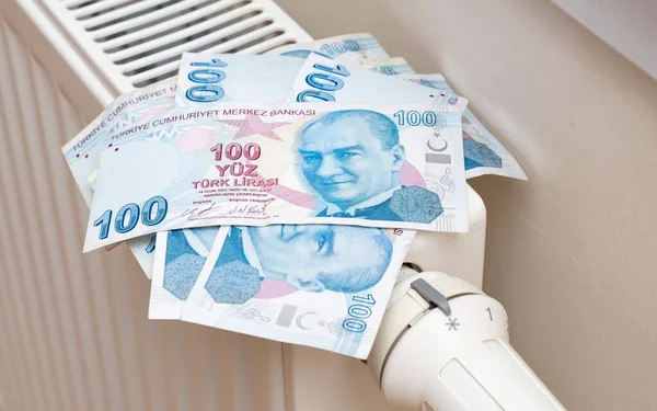 Τουρκικά Τραπεζογραμμάτια Lira Για Θέρμανση Καλοριφέρ Έννοια Ακριβό Κόστος Θέρμανσης — Φωτογραφία Αρχείου