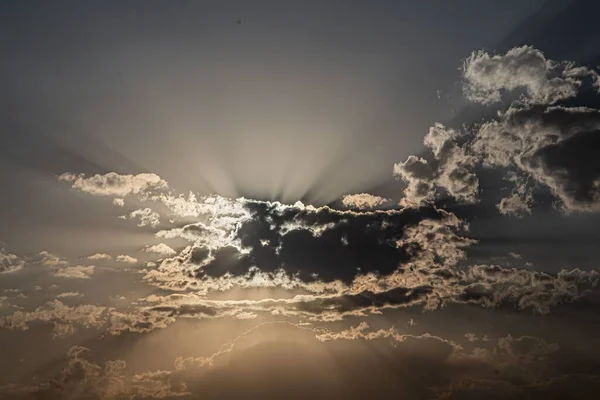 Eine Nahaufnahme Der Schönen Wolken Einem Sonnigen Tag Jerewan Armenien — Stockfoto