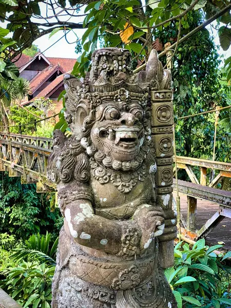 Plano Vertical Una Antigua Estatua Bali Parque — Foto de Stock