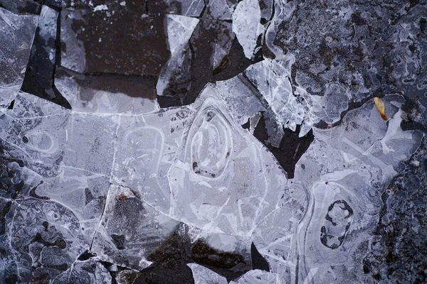透明な氷のシャードのクローズアップ — ストック写真