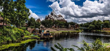 Orlando Florida 'daki Everest Hayvan Krallığı' nın panoramik bir görüntüsü.