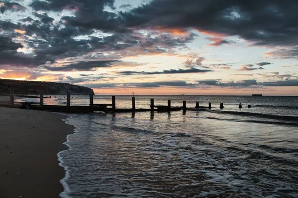 Widok Falochronów Morzu Klifem Culver Tle Wyspa Wight Anglia — Zdjęcie stockowe
