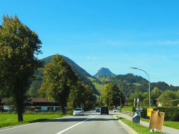 Beautiful View Road Cars Trees Hills Blue Sky Background Rosenheim — Stock Photo, Image