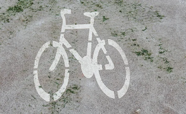 パス上の自転車の標識のクローズアップショット — ストック写真