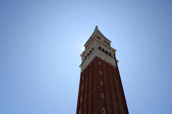 Tall Tower Mark Campanile Clock Top Blue Sky — Stock Photo, Image