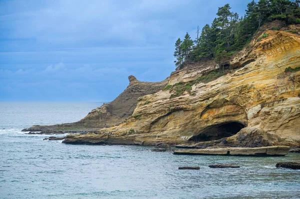 Deniz Manzaralı Güzel Mağaraların Deniz Manzaralı Bir Görüntüsü — Stok fotoğraf