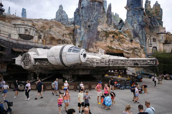 Disney World Hollywood Stüdyolarında Milenyum Falcon Star Wars Galaksi Sınırı — Stok fotoğraf